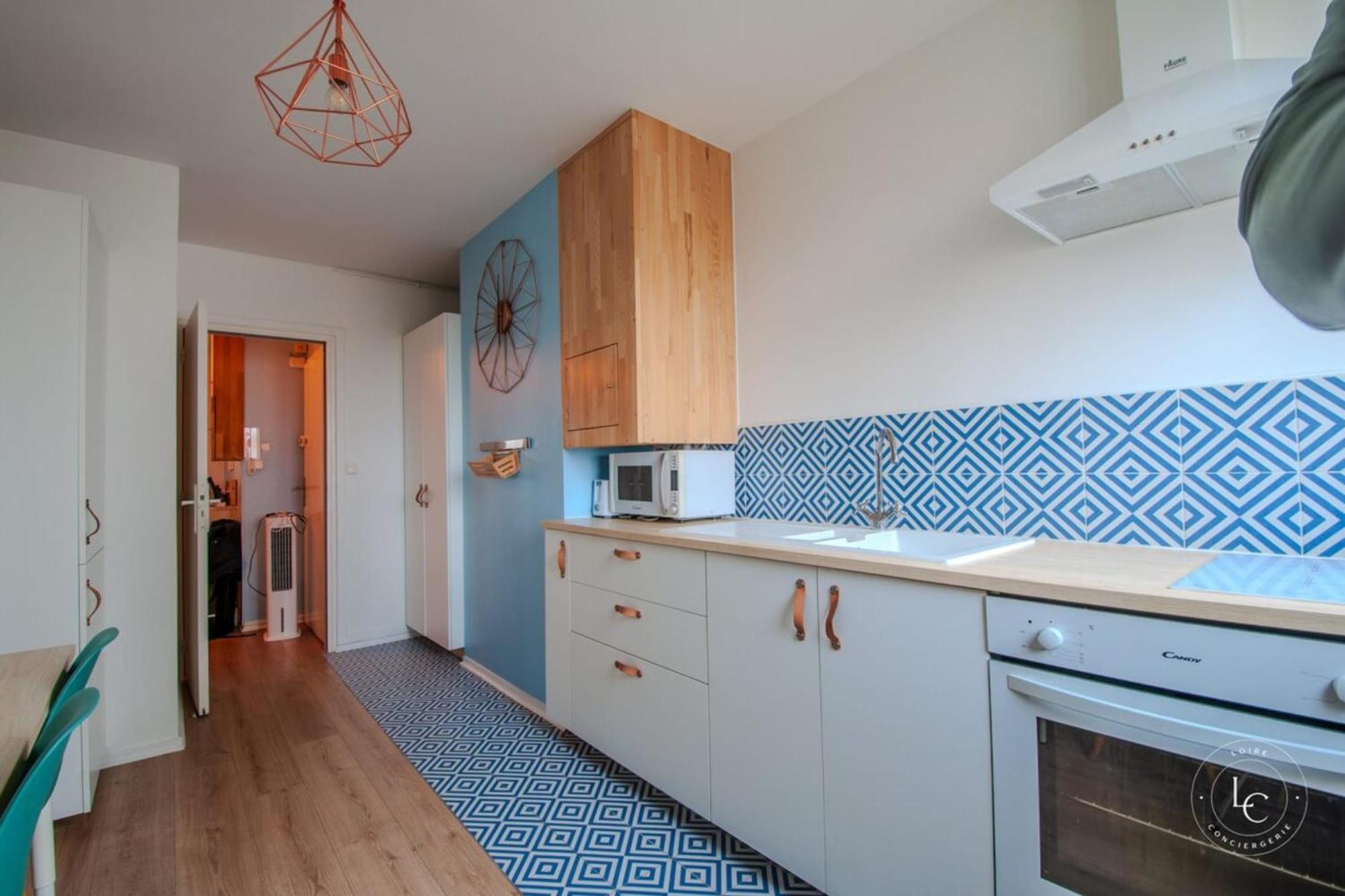 Cocon Urbain Fully Refurbished - 2 Bedrooms -70m2 Apartment *